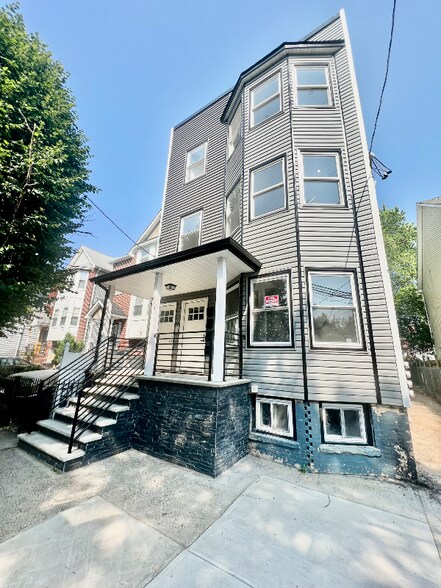 Building Photo - 626 S 20th St