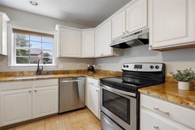 Building Photo - 151 Uplift