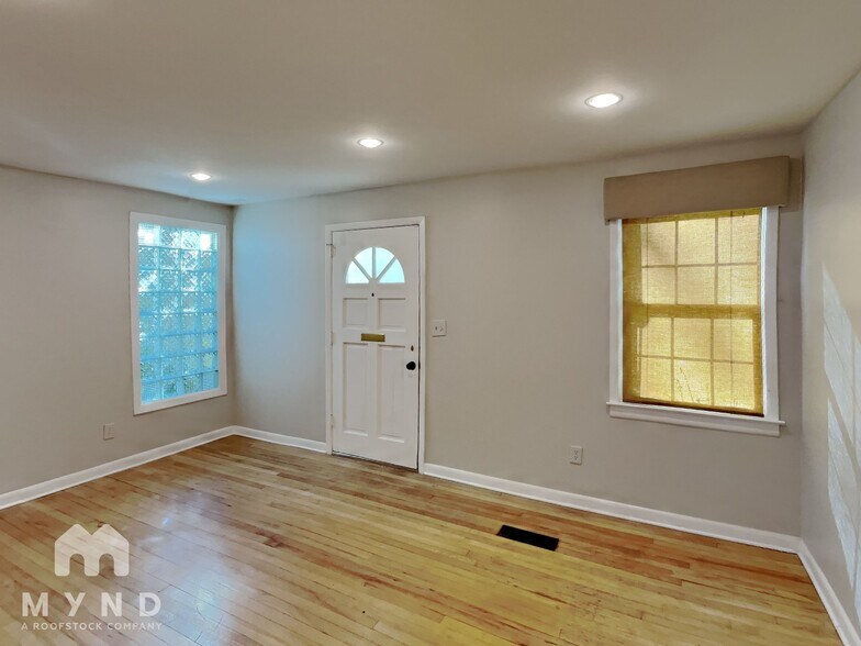 Building Photo - 3120 Skyland Dr NE