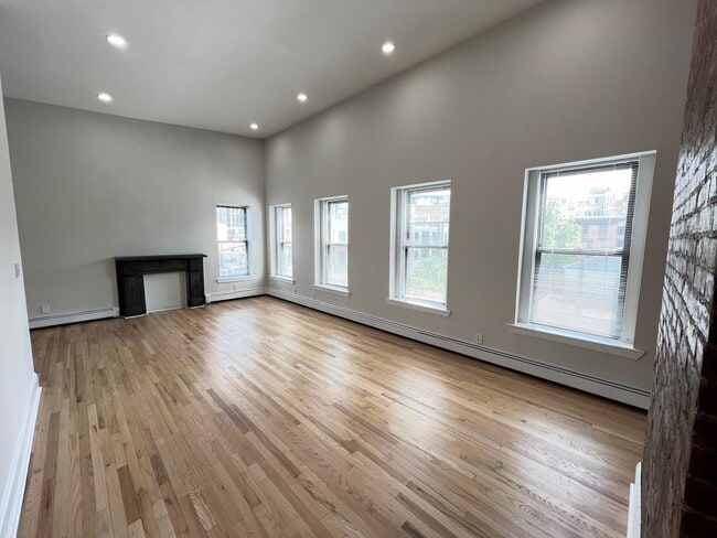 Building Photo - 48 Bright St