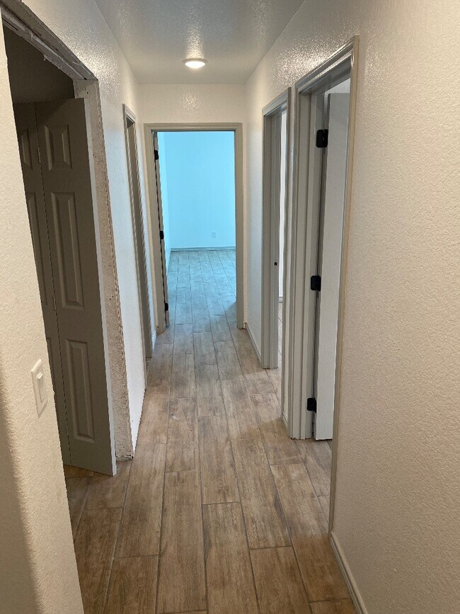 Building Photo - 2420 Duntov Dr