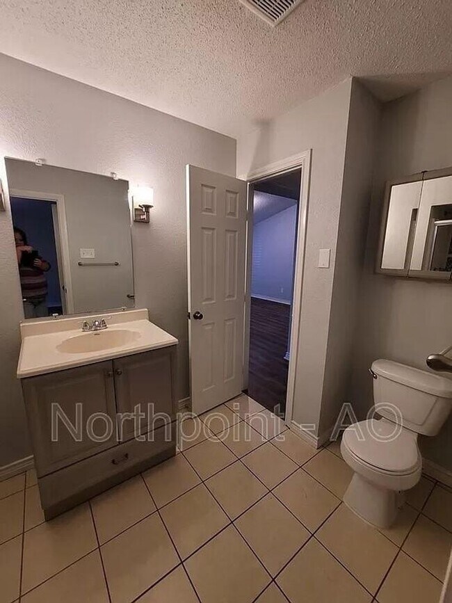 Building Photo - 3 BR/2BA | Renovated Single Family Home |Gated backyard!