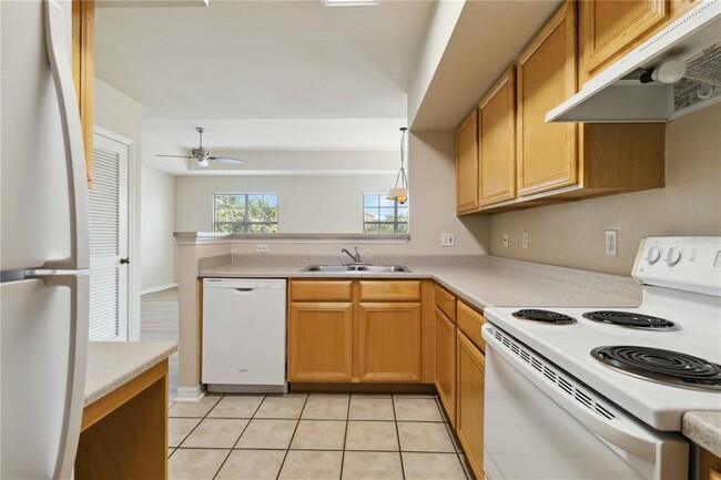 Building Photo - 1010 Villagio Cir