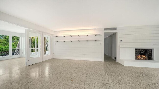 Building Photo - 7665 Sanderling Rd