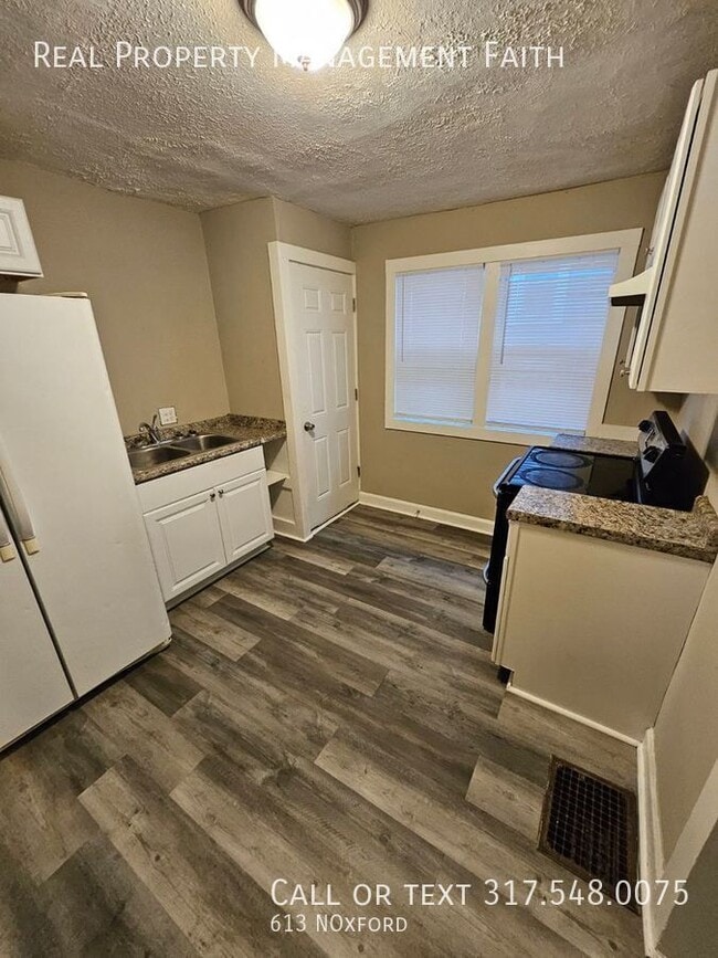 Building Photo - 613 NOxford-