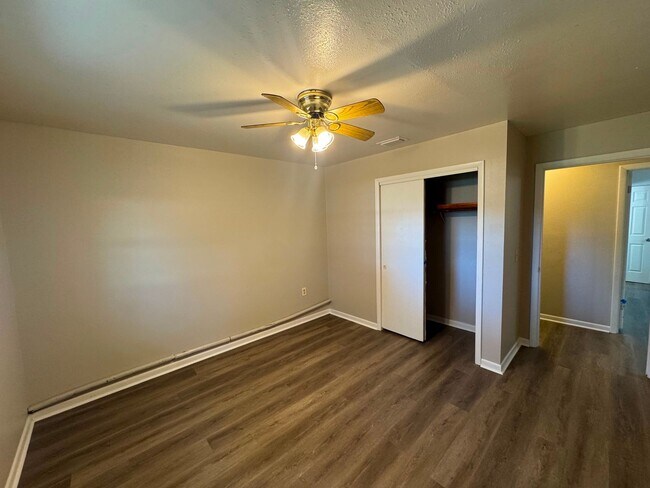 Building Photo - No HOA. Oversized 3/2 Home. NEW PHOTOS COMING SOON
