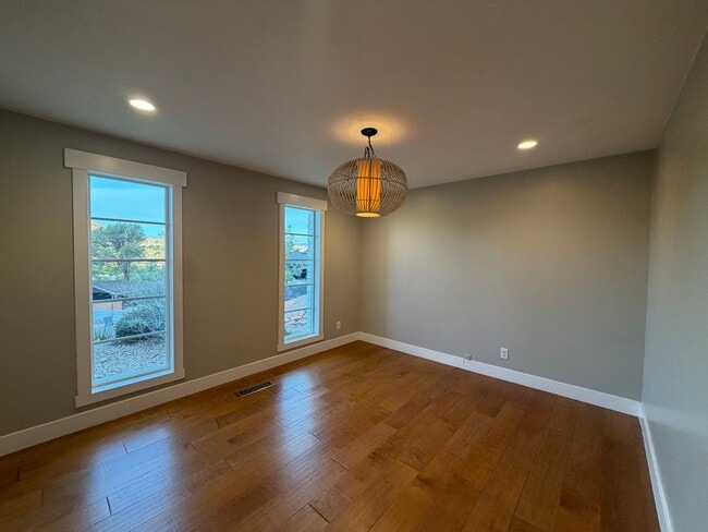 Building Photo - SPACIOUS PROPERTY DOWNTOWN FOR RENT!