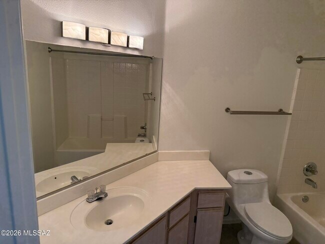 Building Photo - 5751 N Kolb Rd