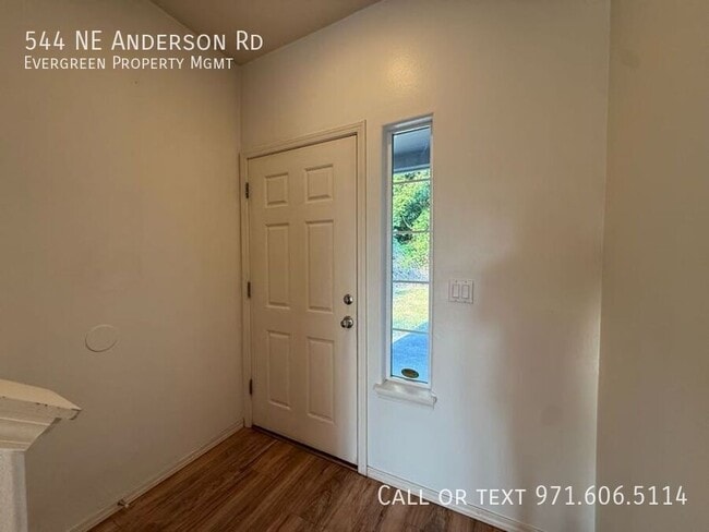 Building Photo - 544 NE Anderson Rd
