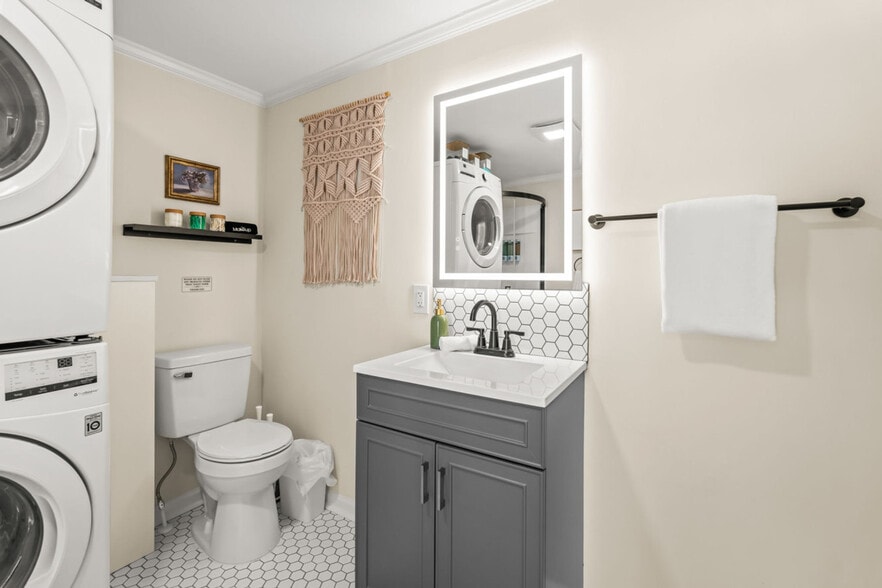 Building Photo - 808 Carrick St