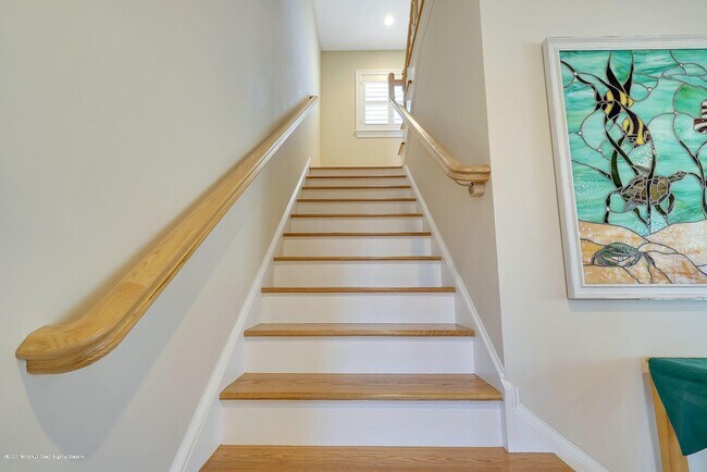 Building Photo - 330 Villa Park Wy