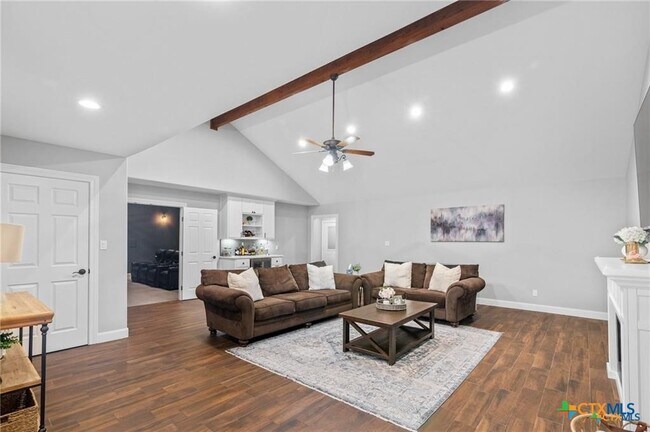 Building Photo - 6037 Country Club Dr