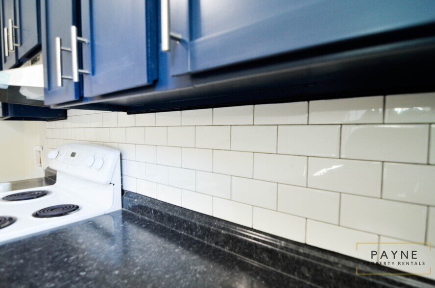 Building Photo - 4333 Rosemont Dr #A