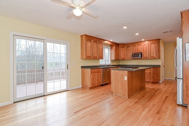 Building Photo - 173 East St