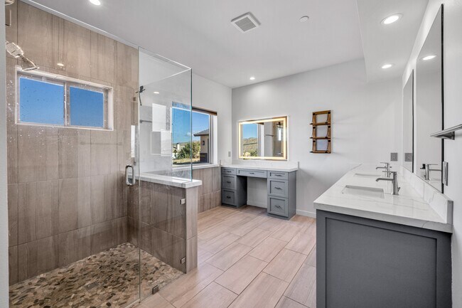 Building Photo - 7760 Arrowhead Dr