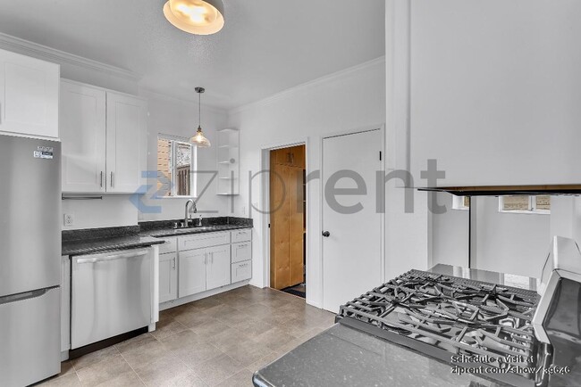 Building Photo - 3104 25th St