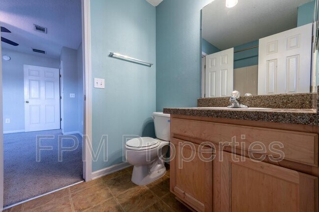 Building Photo - 807 Scrub Jay Dr