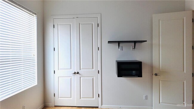 Building Photo - 27 Olympia Ave