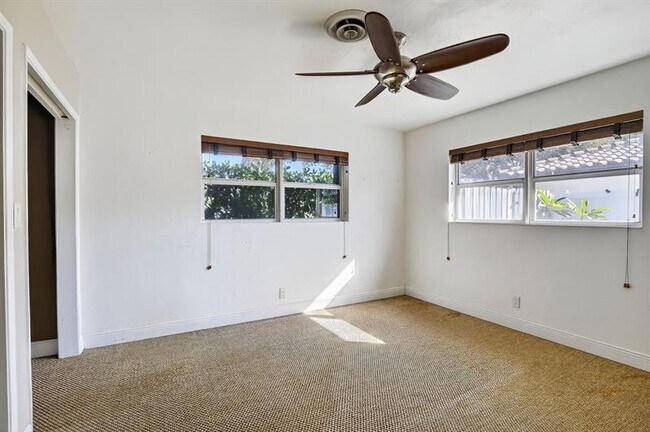 Building Photo - 2740 NE 34th St