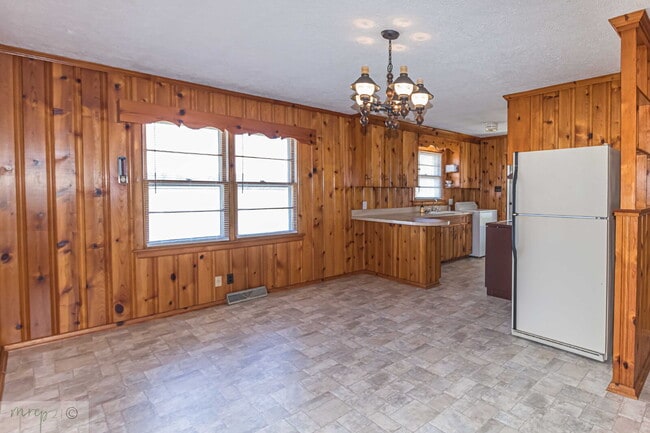 Building Photo - PRINCETON Brick Ranch w/ 3 BR | 1.5 BA  *Lawn Care Included*