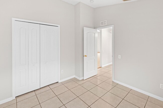 Building Photo - 10250 Hunters Haven Blvd
