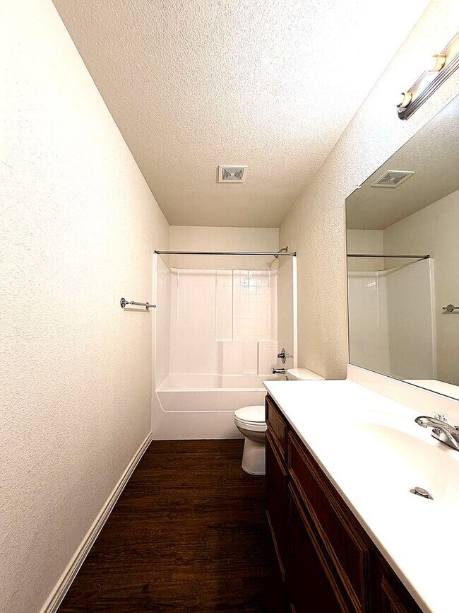 Building Photo - 1511 Justin Lp