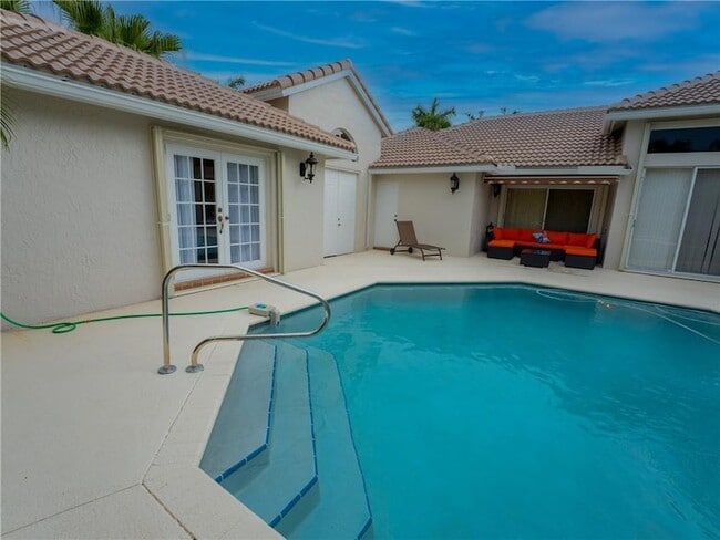 Building Photo - 20107 Ocean Key Dr