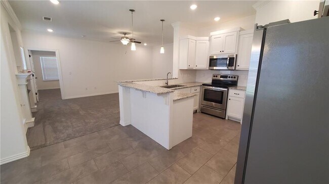 Building Photo - 702 Obsidian Ct