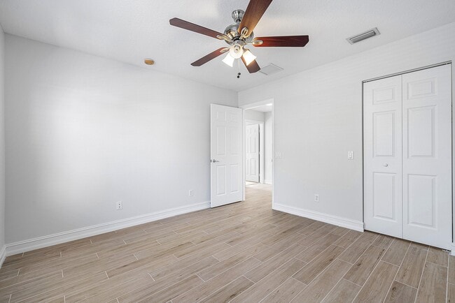 Building Photo - 8845 Sandy Crest Ln