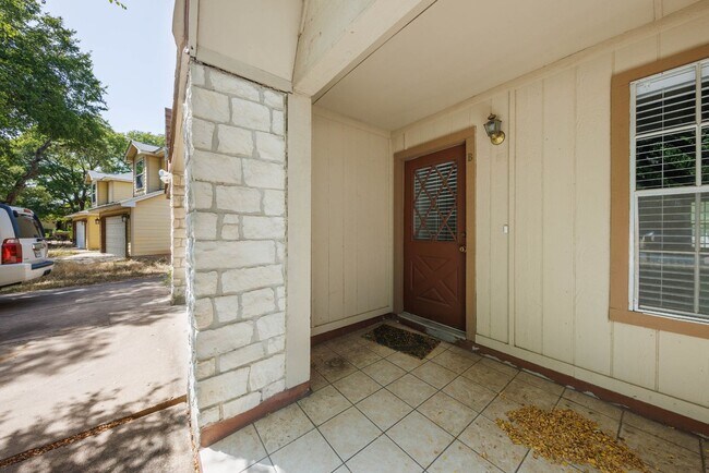 Building Photo - 8810 Piney Point Dr