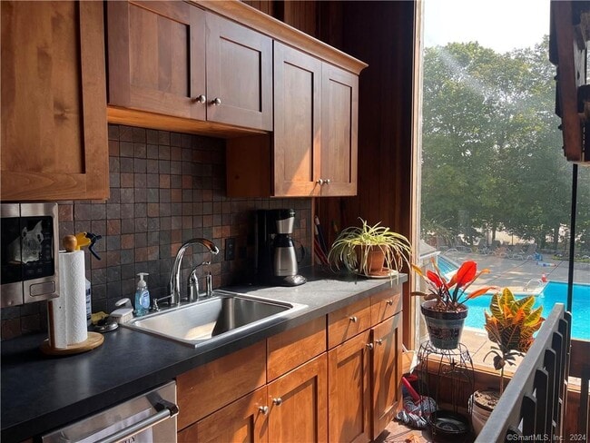 Building Photo - 60 Olcott Way