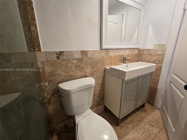 Building Photo - 223 S 17th Ave