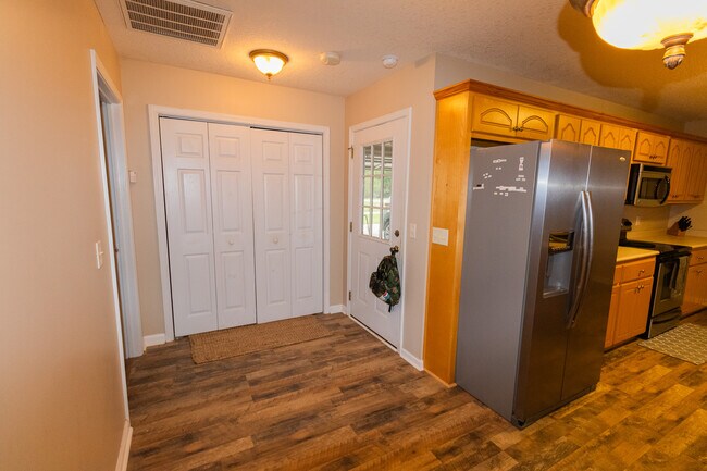 Building Photo - 1802 N Leah Ln