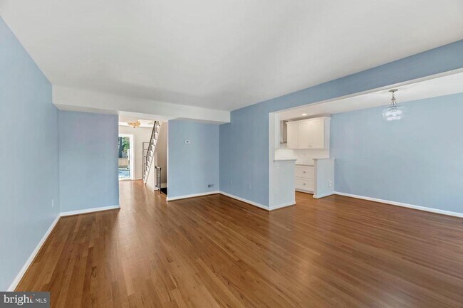 Building Photo - 1028 N Pelham St