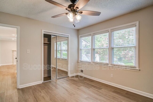 Building Photo - 4734 N Springs Rd NW