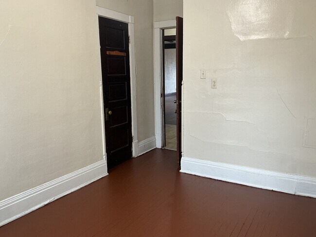 Building Photo - 800-802 S 32nd St