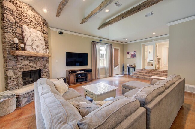 Building Photo - 3786 Rosedale Dr