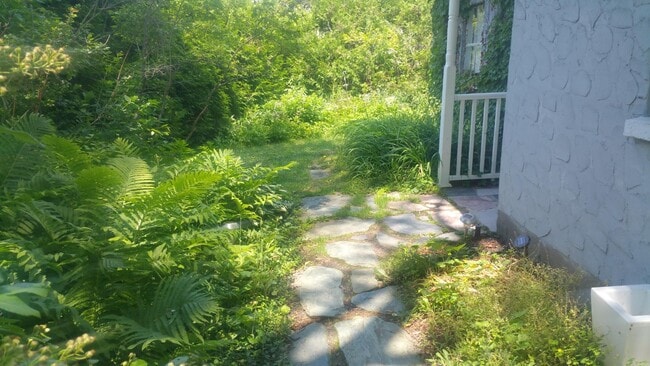 Building Photo - 186 White St