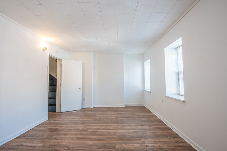 Building Photo - 506 Cherry St