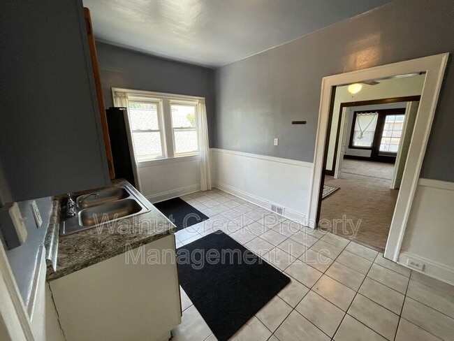 Building Photo - 3319 W 126th St