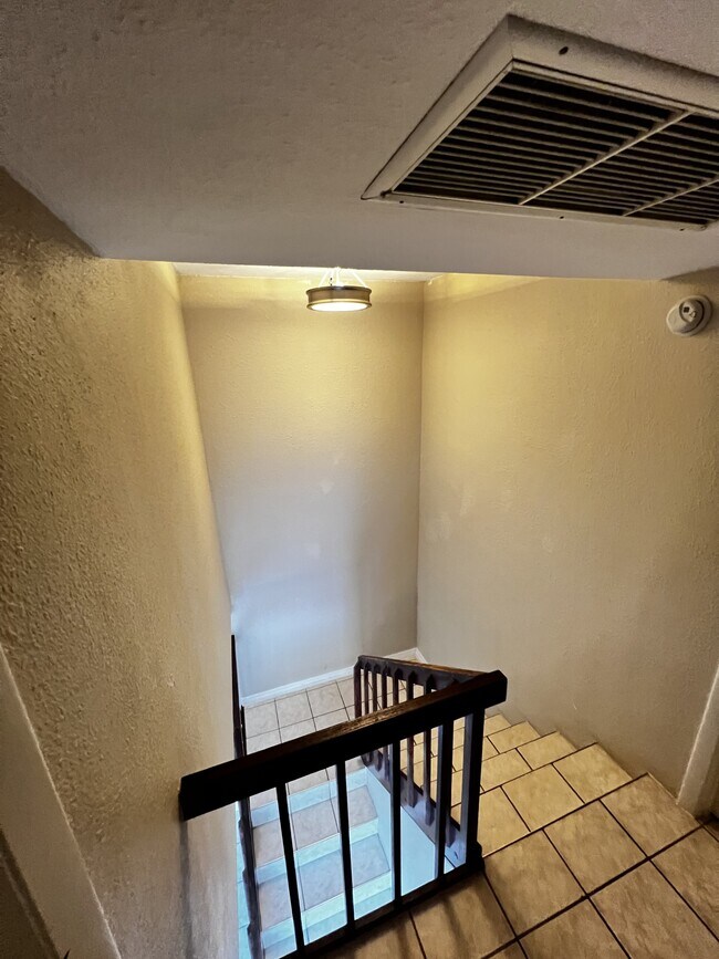 Building Photo - 1702 Park Meadows Dr