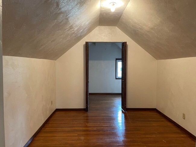 Building Photo - 2 Bedroom 2 Bathroom Single Family Home (B...
