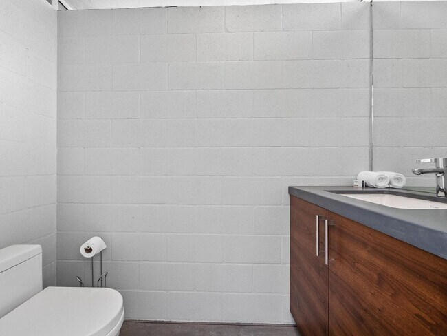 Building Photo - Solana Beach Paradise