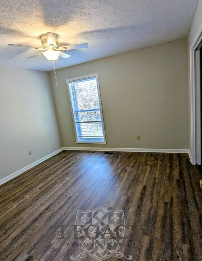 Building Photo - 1034 Brookview Dr