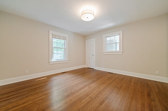 Building Photo - Applications Pending: 3bd/1ba Home Near Durham's Lakewood Neighborhood!