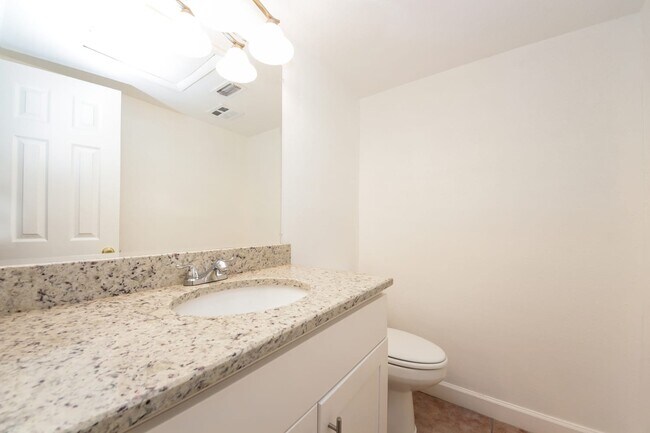 Building Photo - 109 Slade Dr