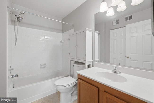 Building Photo - 7761 Inversham Dr