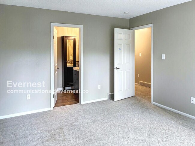 Building Photo - 913 Canosa Ct