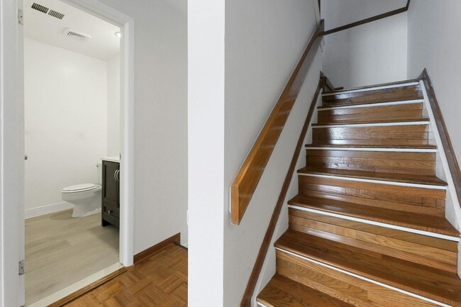 Building Photo - 806 Spinnaker Ct