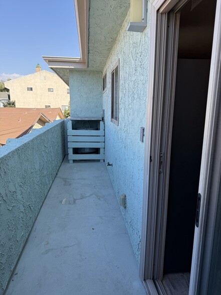 Kitchen deck - 718 N Guadalupe Ave